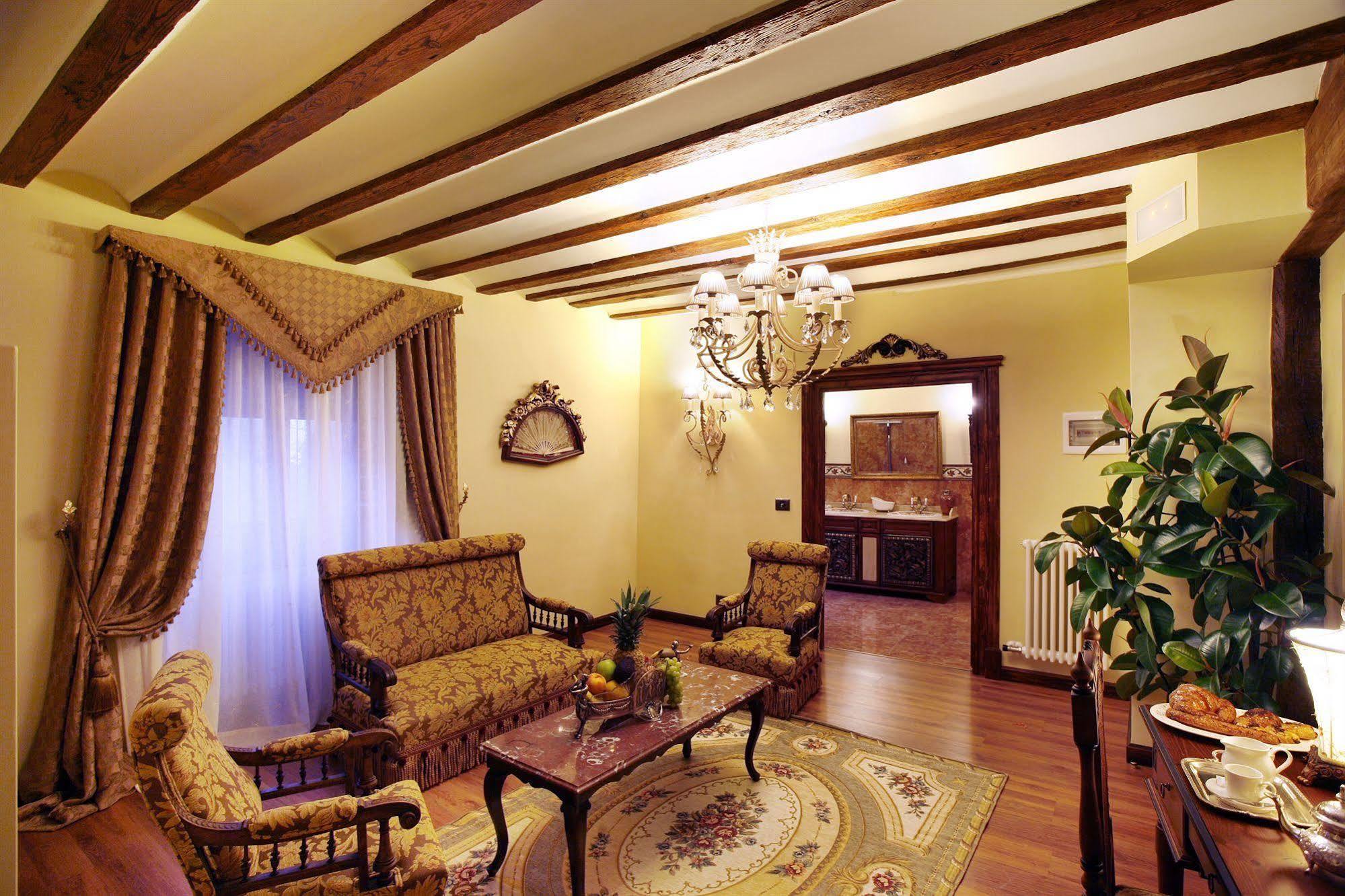 Hotel Boutique Real Casona De Las Amas Azofra Exteriör bild