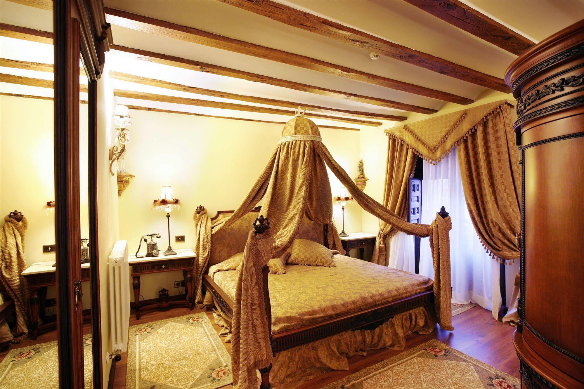 Hotel Boutique Real Casona De Las Amas Azofra Exteriör bild