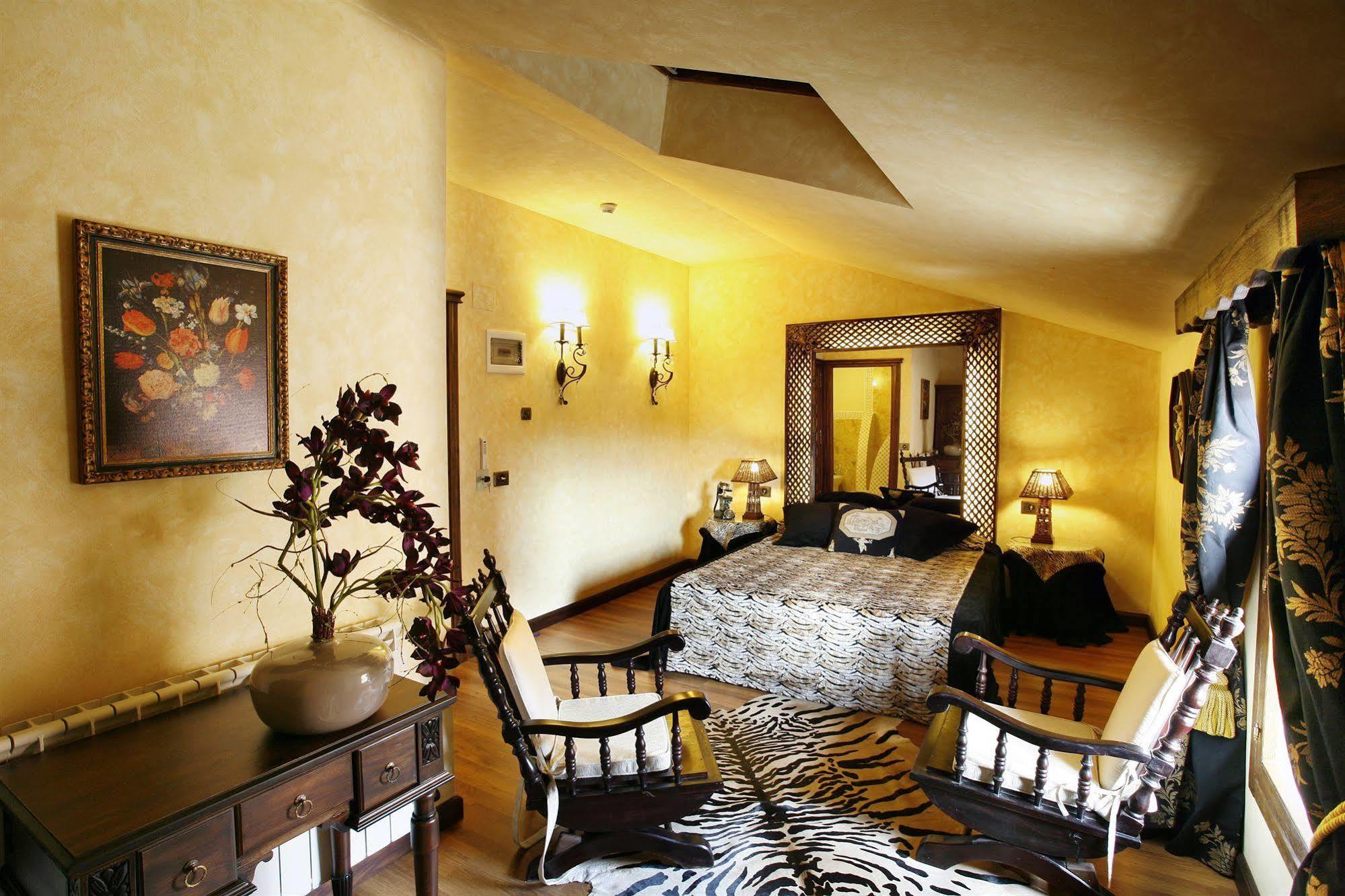 Hotel Boutique Real Casona De Las Amas Azofra Exteriör bild