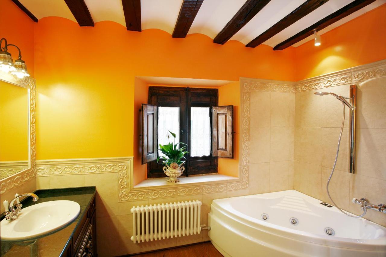 Hotel Boutique Real Casona De Las Amas Azofra Exteriör bild